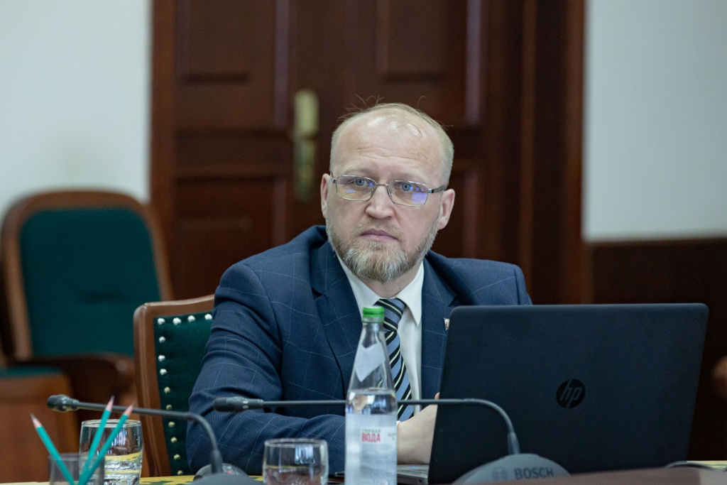 AIBR8318 2.jpg AIBR8318 2.jpg