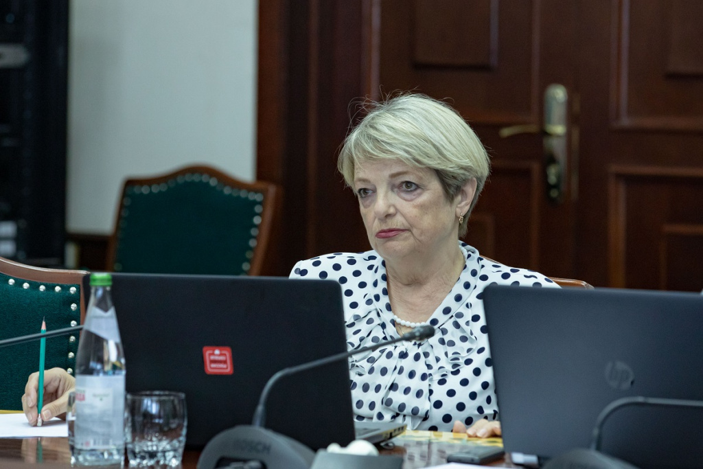 AIBR8315 2.jpg AIBR8315 2.jpg